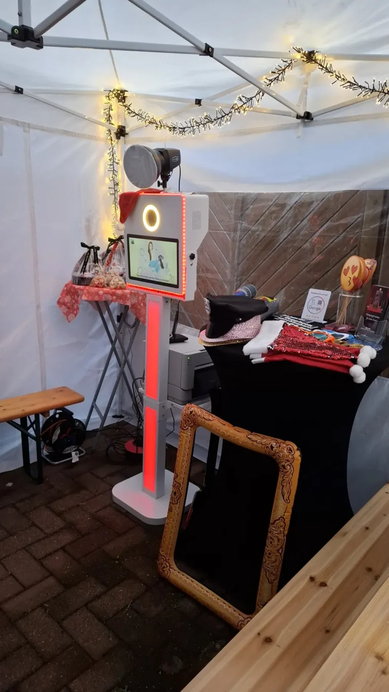 Fotobox mit Accessoires im Pavillon